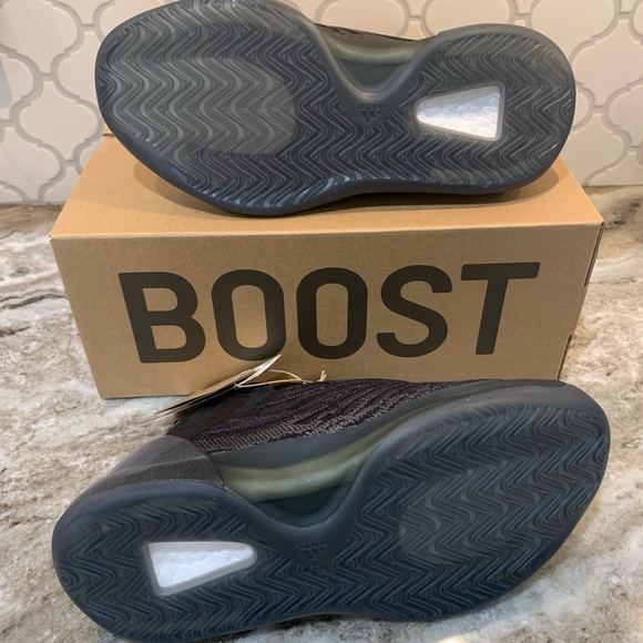 Adidas Yeezy YZY QNTM Onyx Size 5 1/2 - Picture 4 of 5